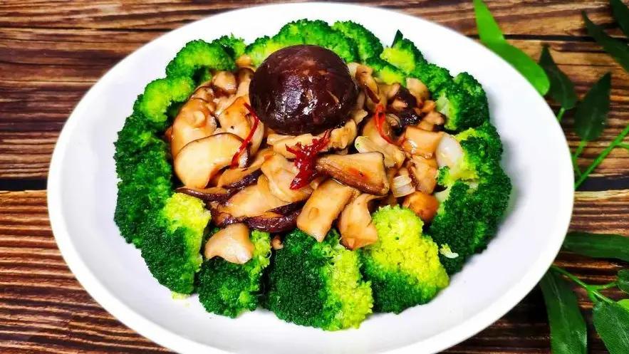 菠菜|这4种菜含叶酸高，补血强免疫，50岁后使劲吃，腿脚有劲精神头足