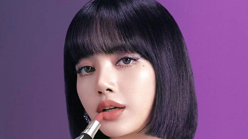 Lisa巴黎火锅店被偶遇！LV三公子保镖贴身保护，Lisa走路外八驼背