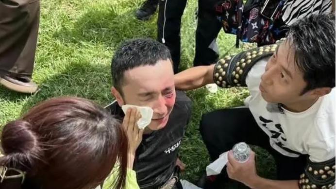 央视张蕾疑去非洲发展，小腹微隆似怀孕，网友公开点名尼格买提