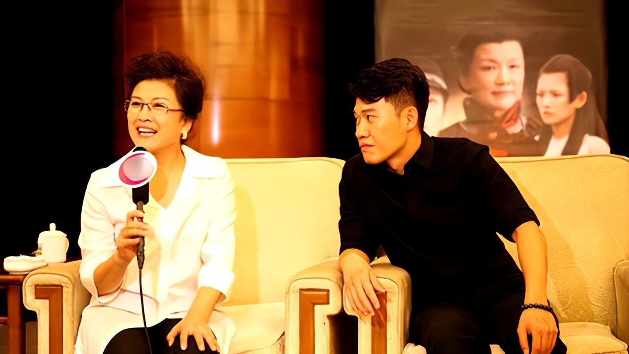 他有孝心，演技好，出道21年低调不炒作，竟不知他亲姑是著名演员