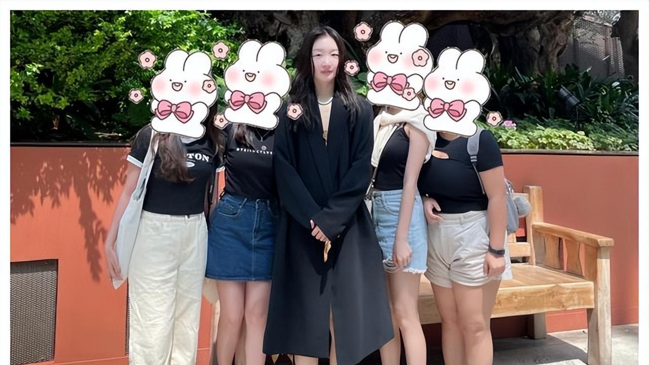 周冬雨怀孕照曝光？皮肤白皙身材凹凸，孕肚明显，刘昊然喜当爹？