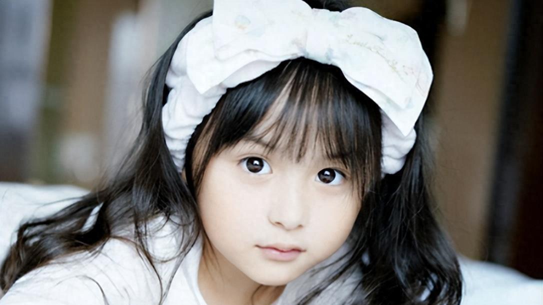 2岁出道年入百万，因长相甜美被禁止整容的刘楚恬，如今长成啥样