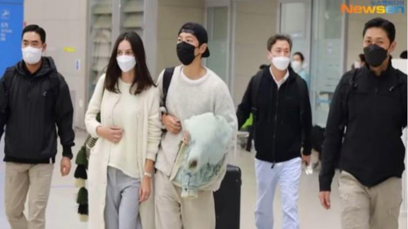 宋仲基|宋仲基被爆跟妻子凯蒂「交往3年了」 聚餐秀照片：我在跟她谈恋爱