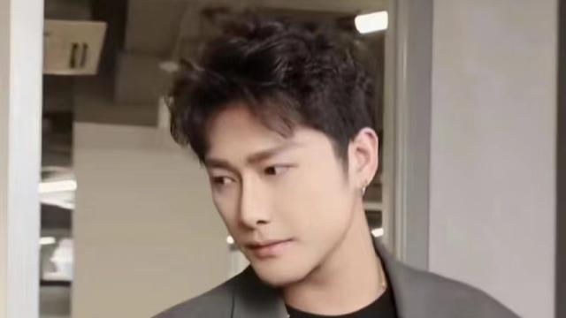 《云之羽》后劲还没过，我意外发现郭敬明和陈学冬过往的蛛丝马迹