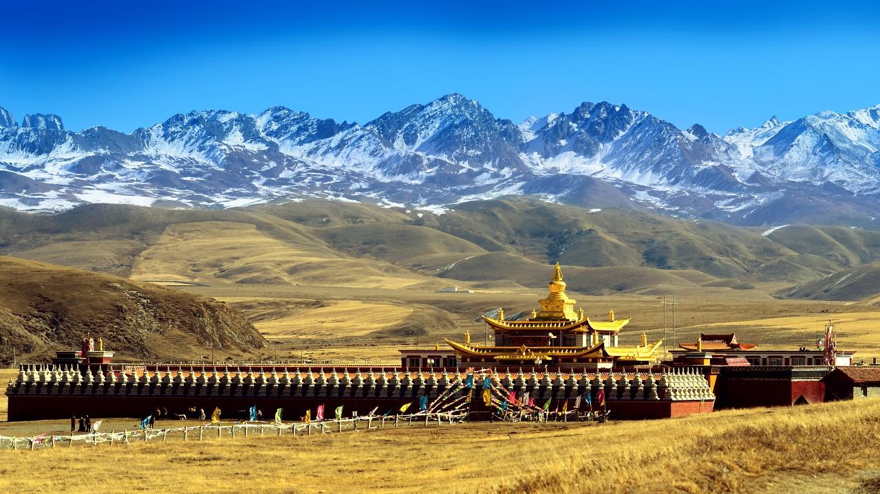 高铁|西藏洛扎县，意为“南方的大悬崖”，有7538米的库拉岗日雪山！