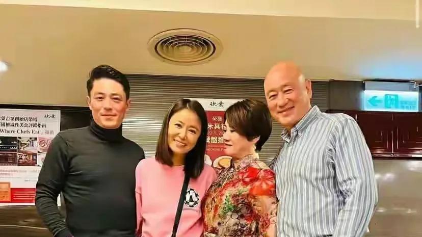 林心如|林心如夫妇聚餐照曝光，霍建华中年发福，肚腩凸起，手上名表抢眼