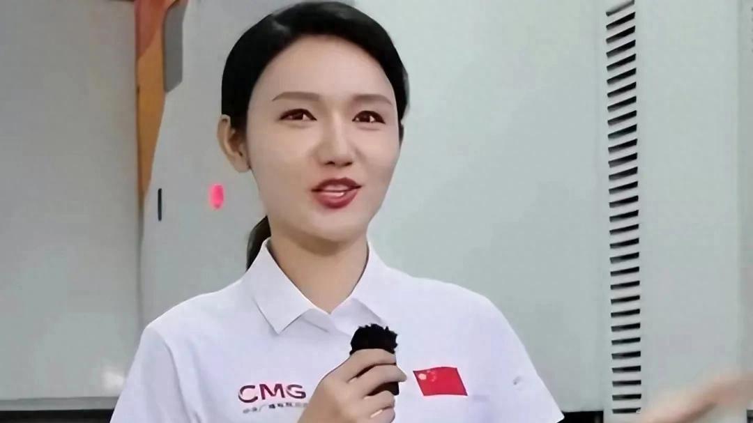 曝龙洋感谢李思思的离职，当央视一姐没对手，王嘉宁马凡舒系陪衬