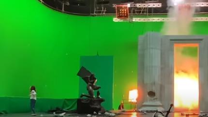 奇异博士2|《奇异博士2》幕后视频，展示了一个被绯红女巫刺穿的神秘角色