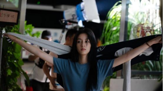 《孤注一掷》演员片酬曝光，金晨仅400万，最高的不是王传君