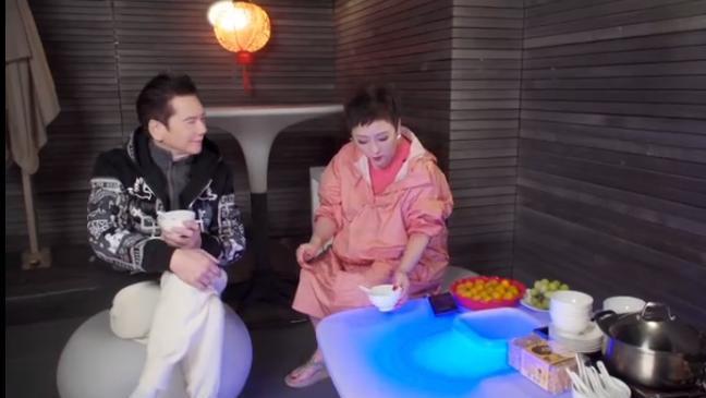 郭碧婷|郭碧婷和向佐共度元宵节，豪宅内放烟花孔明灯，公婆照顾孩子们