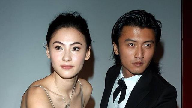 谢霆锋|王菲晒与谢霆锋浴室照！男方用泥面膜眉目传情，被指向张柏芝示威