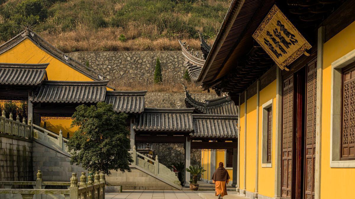 寺庙|多家寺庙招和尚，有大学生跃跃欲试？北大高才生出家8年又还俗