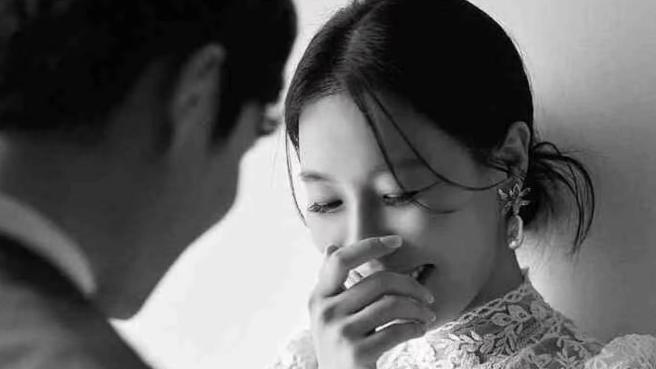 43岁演员车清华结婚，曝超美婚纱照，曾与孙艺珍合作《爱的迫降》