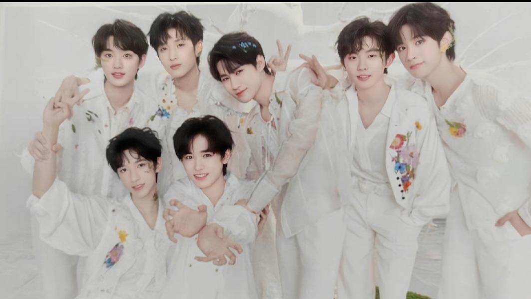 刘耀文|刘耀文过年染发了！回北京未及时染黑，露面捂得严严实实~