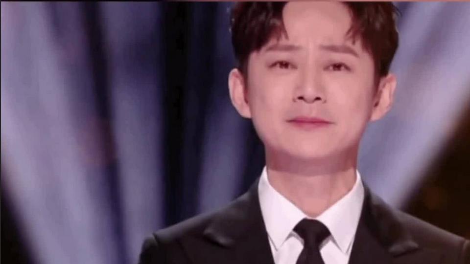 何炅|何炅，2023年第一位逆风翻盘的艺人