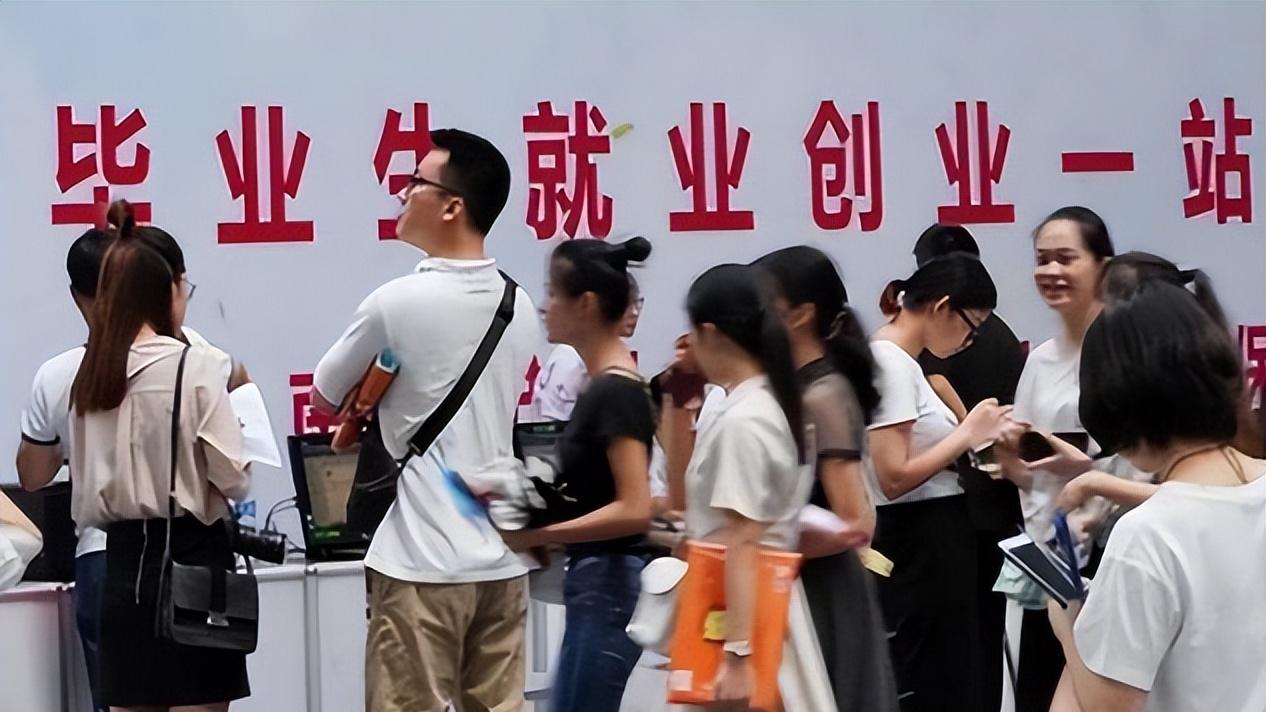 大学生|投100多份简历都石沉大海，计算机大学生转而应聘保洁，被HR劝阻