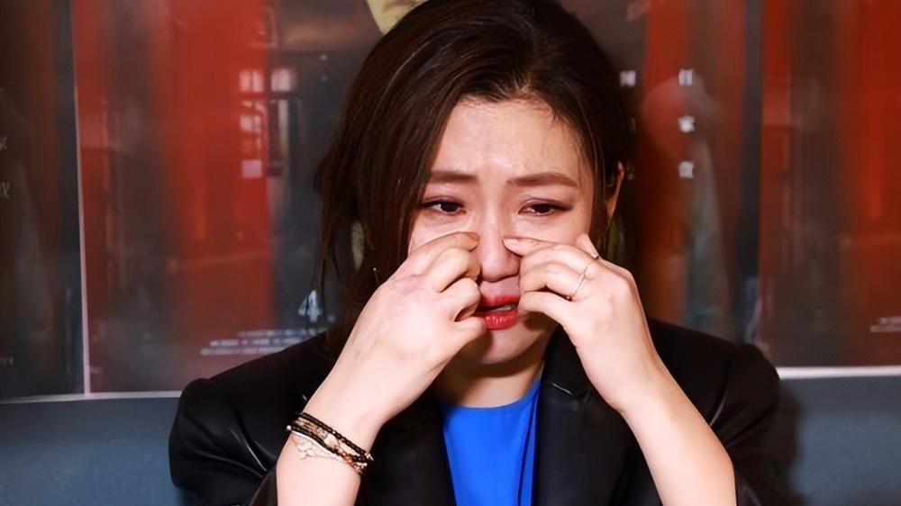 Selina|Selina前脚官宣怀孕，后脚被曝恋爱至今未领证！