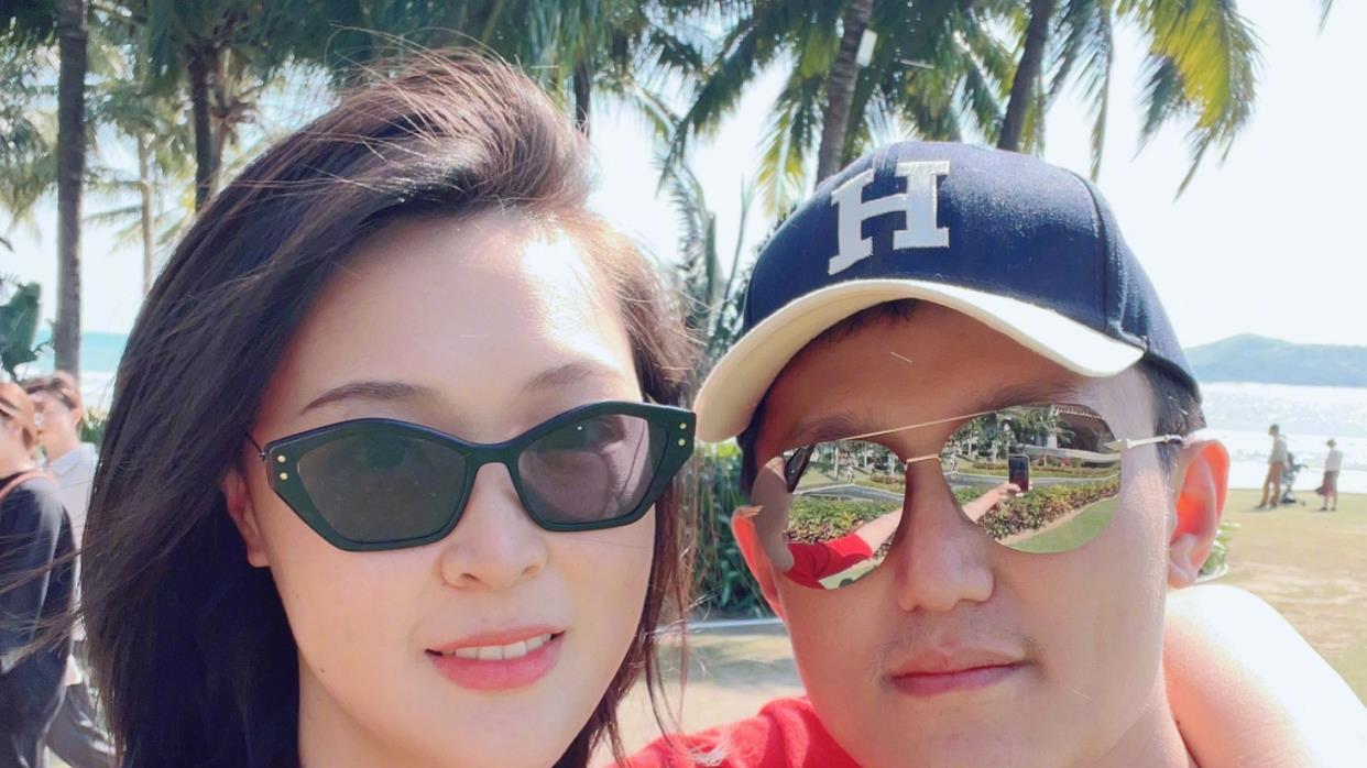 穿衣搭配 女排最美队长晒全家福！老公婚后变邋遢，妈妈染奶奶灰发型好时髦