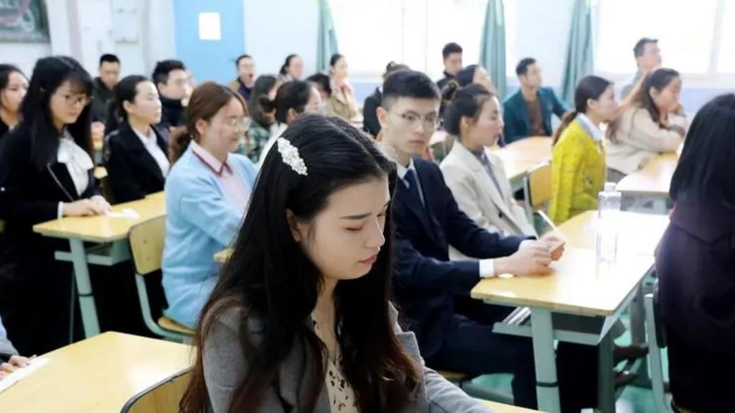 hr|紧张对面试影响很大，毕业生因性格内向被拒多次，主持人给你支招