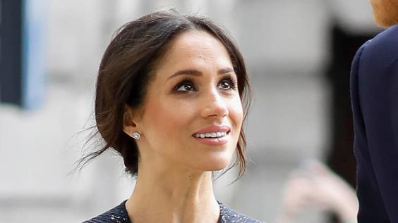 欧美明星|阿奇被尊为王子后初亮相，呆萌模样坐自行车，梅根忙着显摆没露面