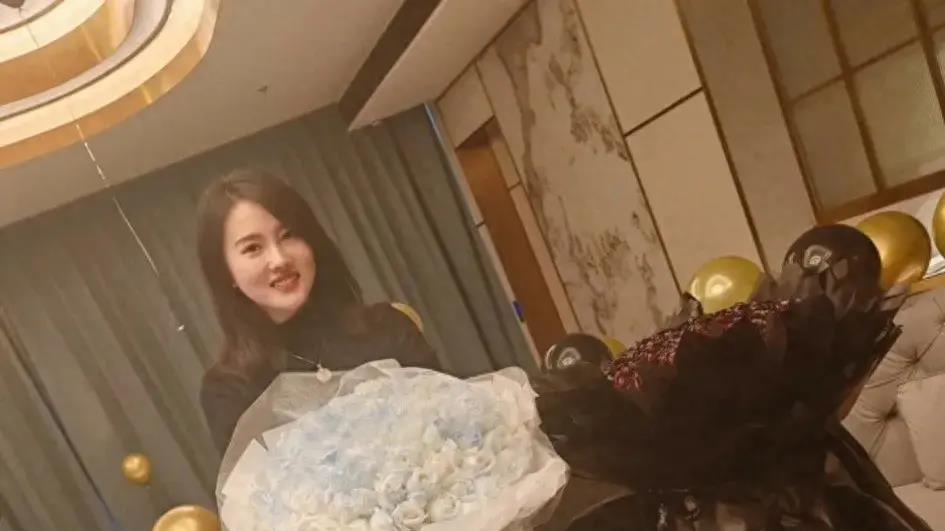 陈若琳享用7999元的黑天鹅蛋糕惹争议！奢侈？她对全红婵比自己好