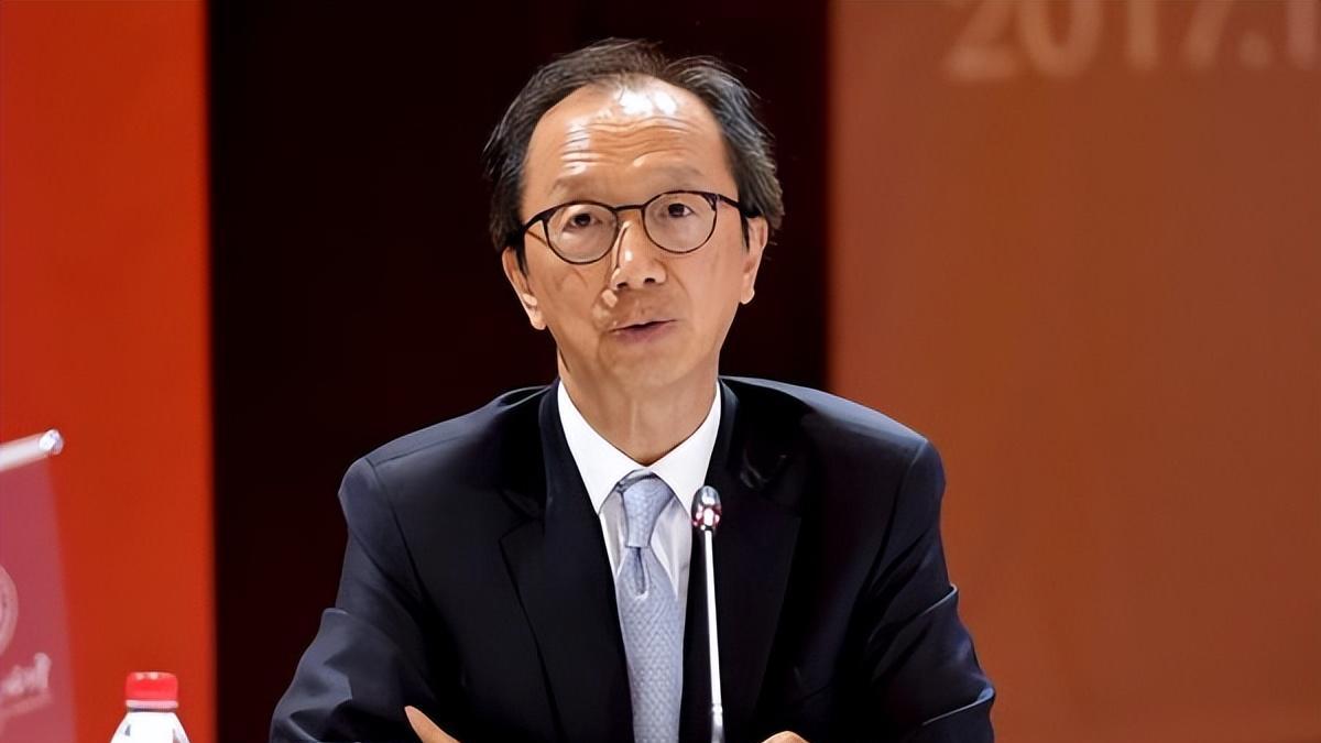 |香港财神爷梁锦松，曾给国家狂赚3万亿，如今生4胎花99亿买下医院