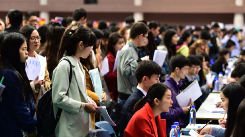 山大公示公寓管理员岗，拟录用两名研究生，直接印证张雪峰的观点