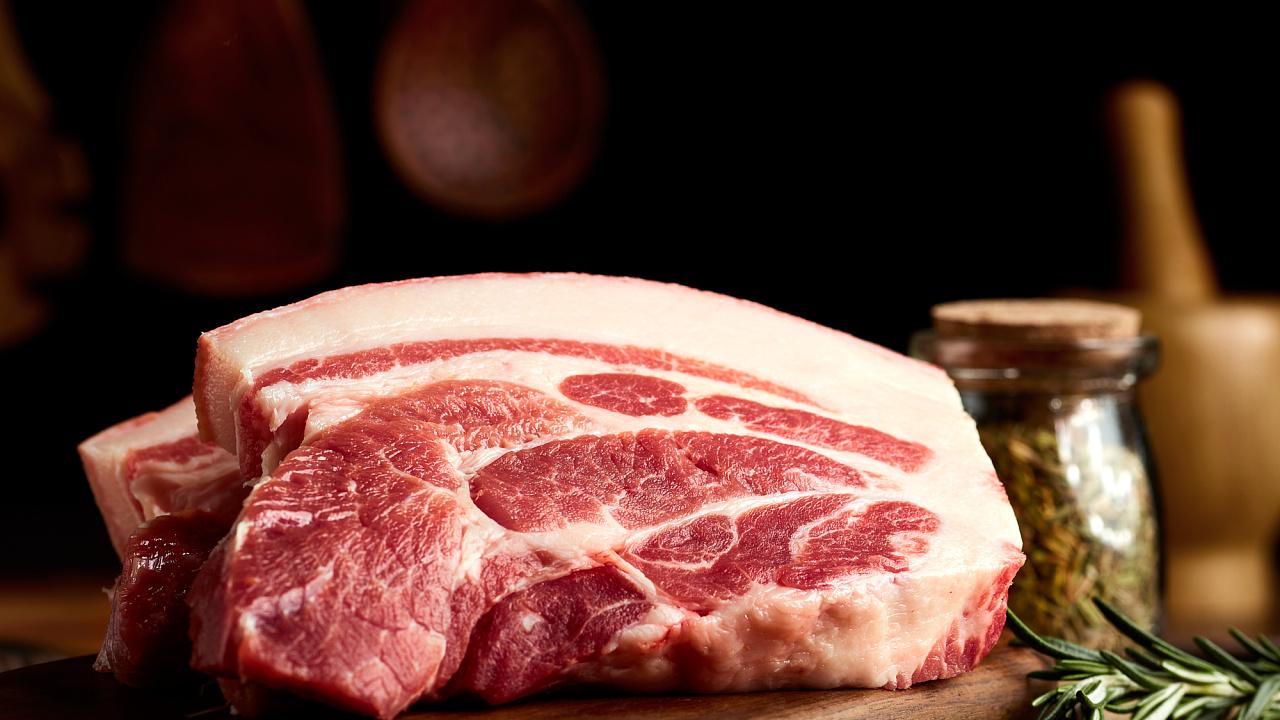 猪肉|买猪肉时，选前腿肉还是后腿肉、红肉还是白肉？养殖户说漏了嘴