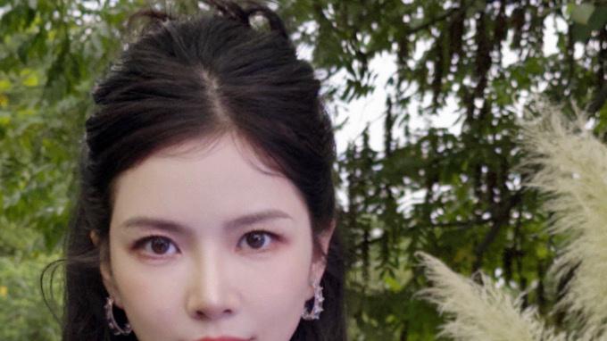 杜淳老婆自信公开全素颜，脸上雀斑明显超真实，“妈生脸”美翻了