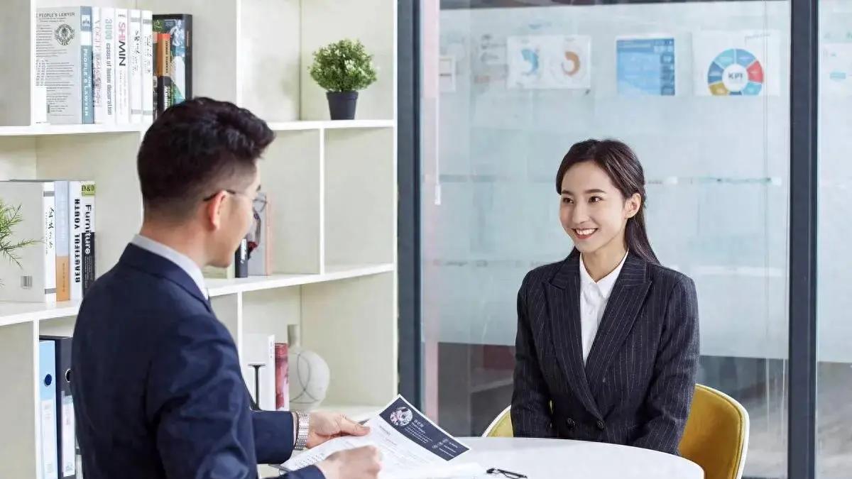 大学毕业生求职遇“月薪17元”岗位，公司：写错了，每小时17元！