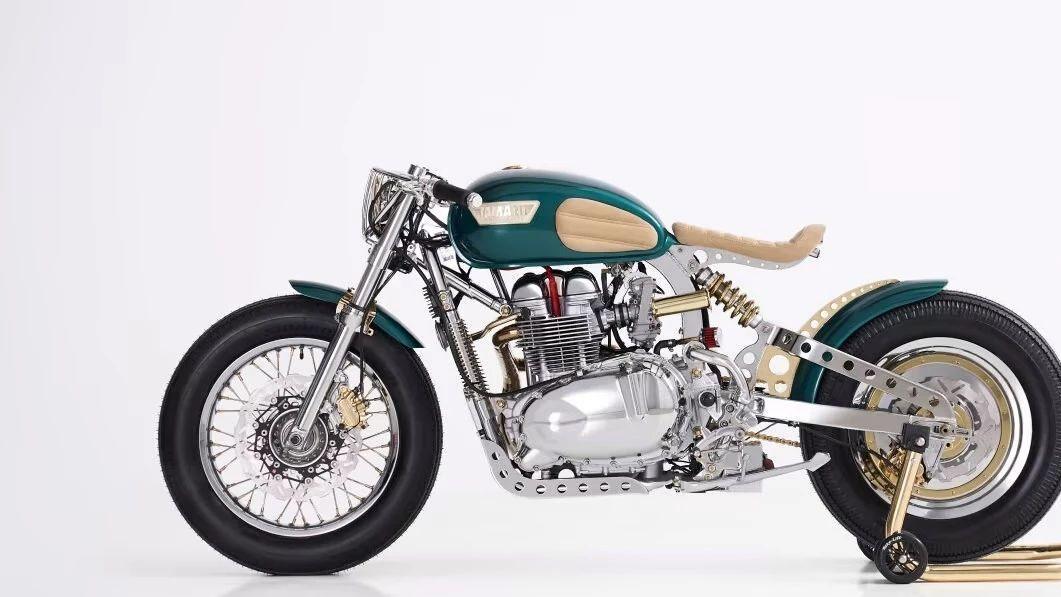 文玩核桃|定制 | 祖母绿翡翠 艺术品级别的凯旋Bonneville