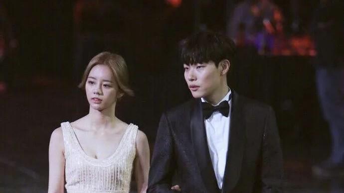 明星情侣宣布分手！网友：无法接受