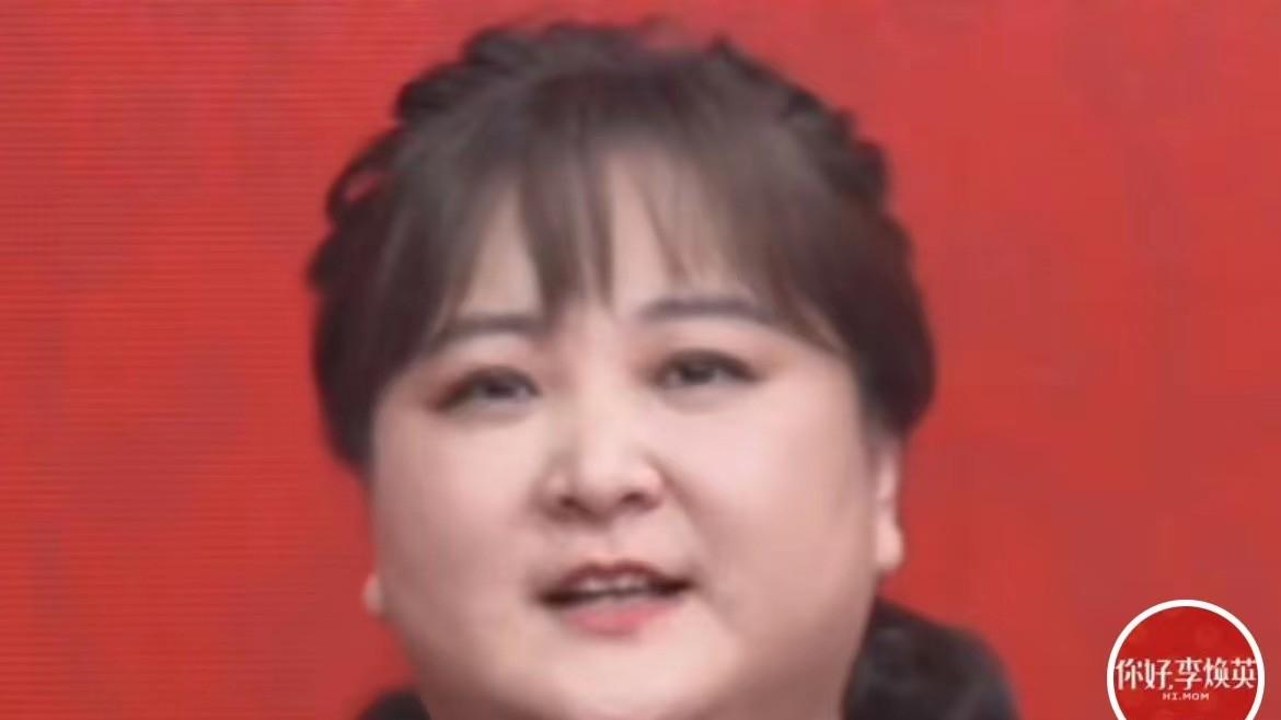 贾玲 贾玲为拍新戏努力减肥，暴瘦几十斤身形小一半，隐约还能看出腰线