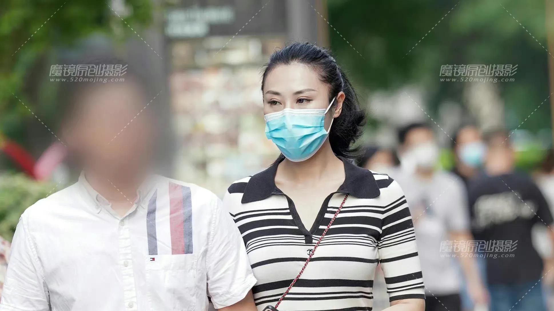 简单的风格，表现出女性优雅的气质和婀娜多姿的身材