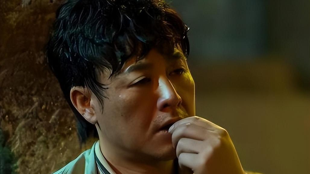 张颂文|47岁张颂文大器晚成，因饰演“高启强”走红，堪称现实版喜剧之王