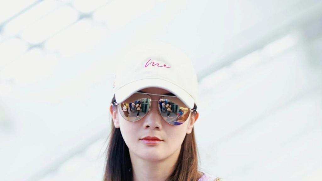 40岁蔡卓妍宣布分手后首露面！情绪低落零笑容抿嘴惹粉丝心疼