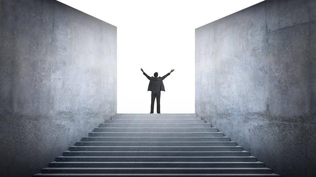 苹果|老板跑路，欠223亿的流氓公司爽嗨了