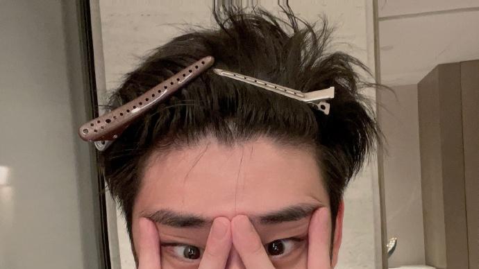 张云雷|德云社张云雷晒化妆照，搞怪的造型引人喜爱，粉丝应援也很给力