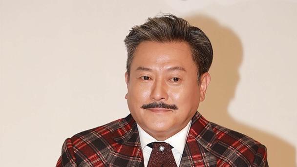 魏骏杰|香港知名男星宣布复出，正式移居内地，偷偷关注长腿美女引热议