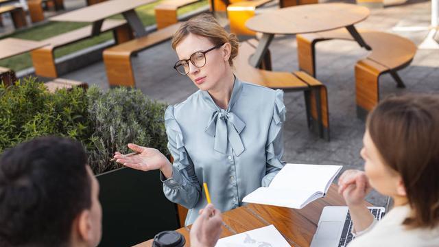 深圳市|为什么领导宁可让中间人反复传话，也不愿意自己打个电话？