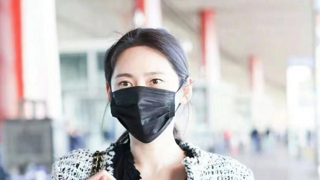 秋瓷炫|秋瓷炫出发录浪姐！穿小香风好飒爽，宽肩细腰仪态挺拔好抢眼