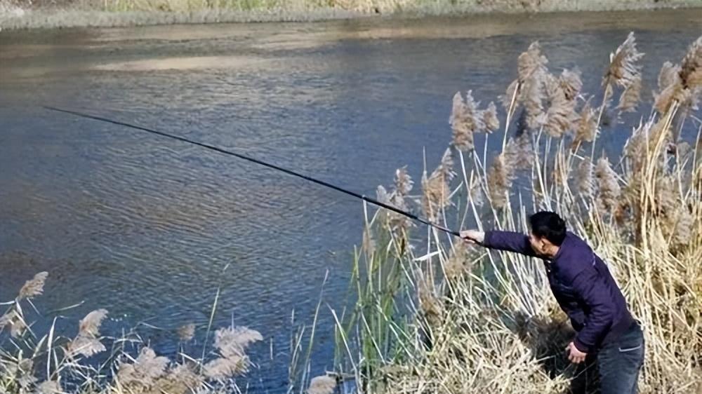 都知道冬季钓鱼要人找鱼，但怎么找？鱼窝在哪？我来教你一招