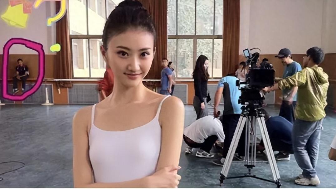 “富贵花”景甜：15年强捧上位，张继科事件后资源暴跌，快糊了？