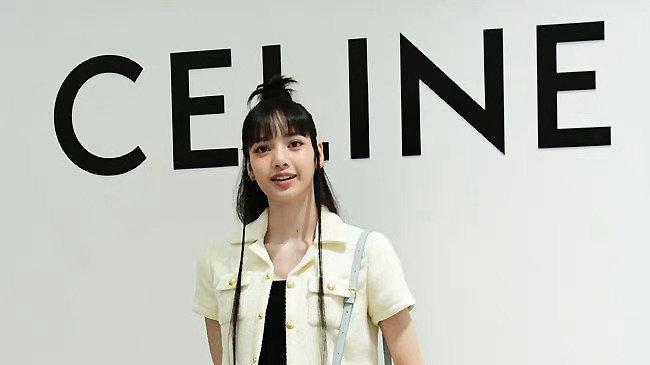 黑丝 生图下的Lisa，和想象中差距太大，治好了我的“容貌焦虑”！