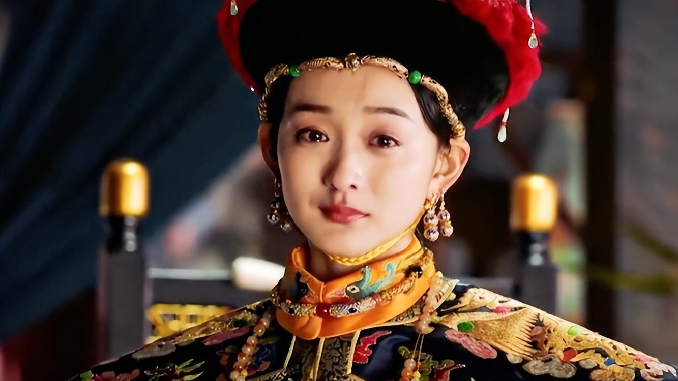 《岁岁青莲》逆风翻盘，躲过了何泓姗，却对40岁黄圣依挪不开眼！