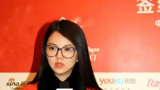 李湘|李湘瘦下来美到开挂！一身俗气“橙配蓝”也穿出时髦感，土味搭配挡不住好气质