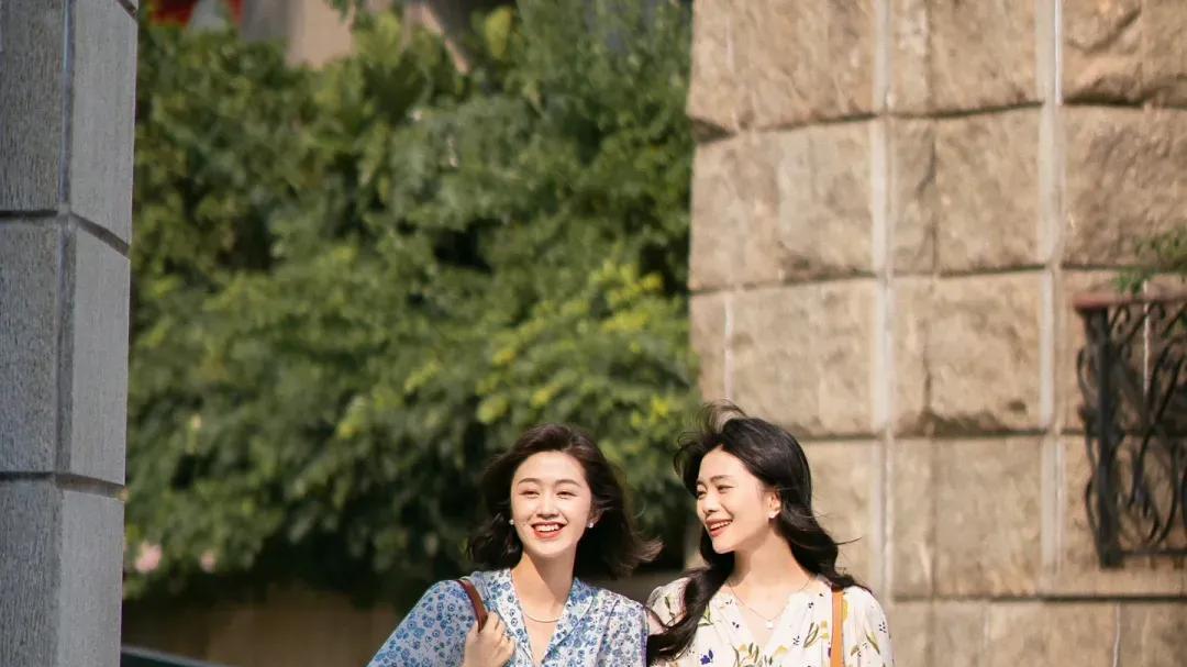生肖|职场女人过了40岁，尽量少穿太薄，太皱、太艳的上衣，穿这些更美