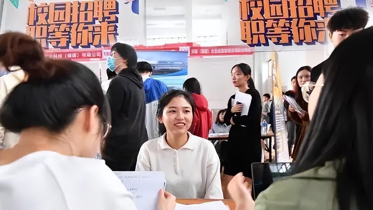 “给母校丢脸了”，复旦文科生200份简历无回应，张雪峰一语成谶