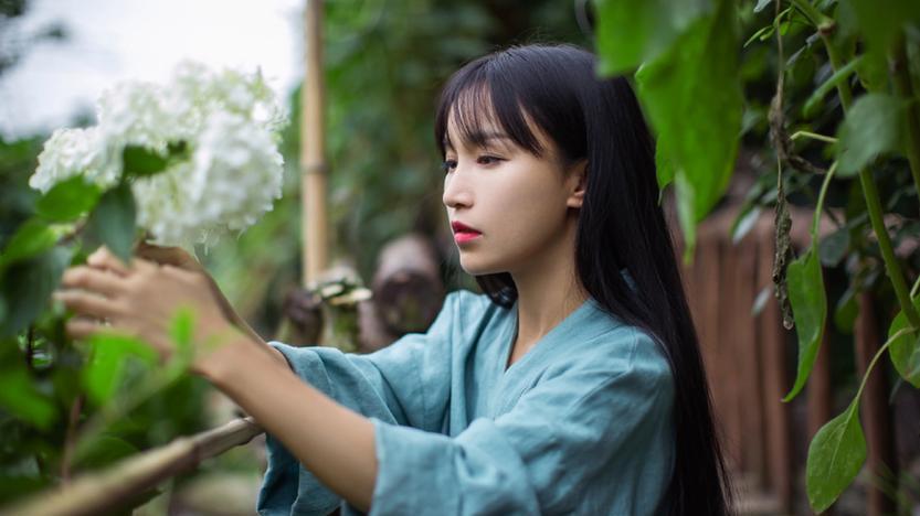 消失600多天，李子柒“回归”登顶热搜！网友：这才是该追的网红
