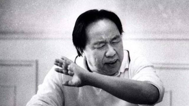 1999年“首富”牟其中入狱，妻儿远走德国，小姨子却始终不离不弃